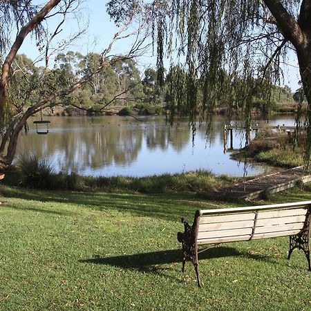 Little Lake Cottage Nyora Luaran gambar