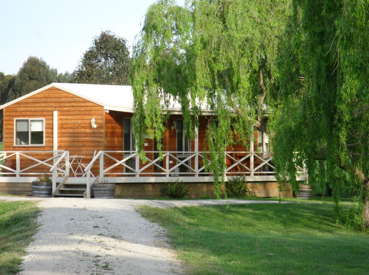 Little Lake Cottage Nyora Luaran gambar