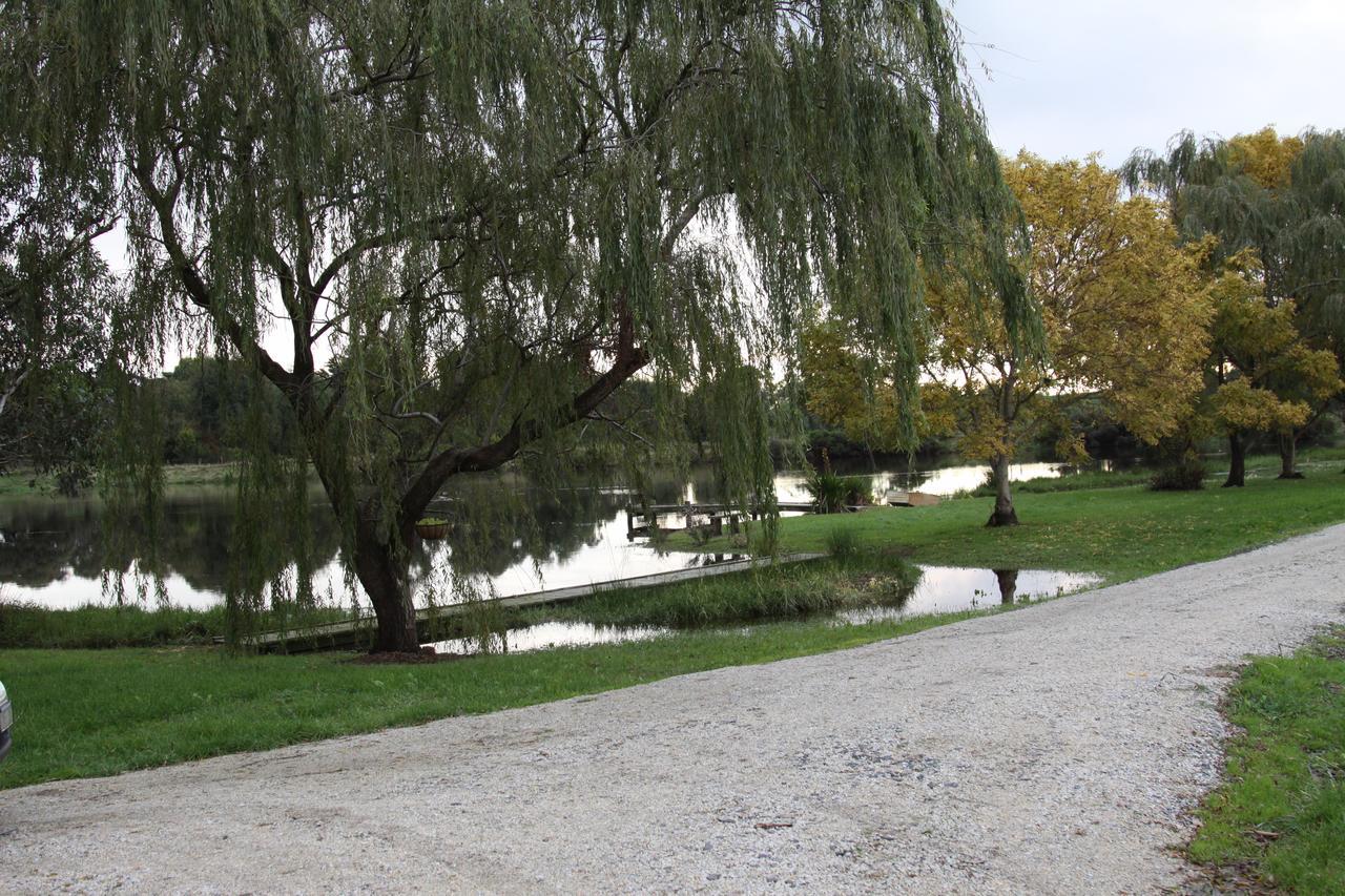 Little Lake Cottage Nyora Luaran gambar