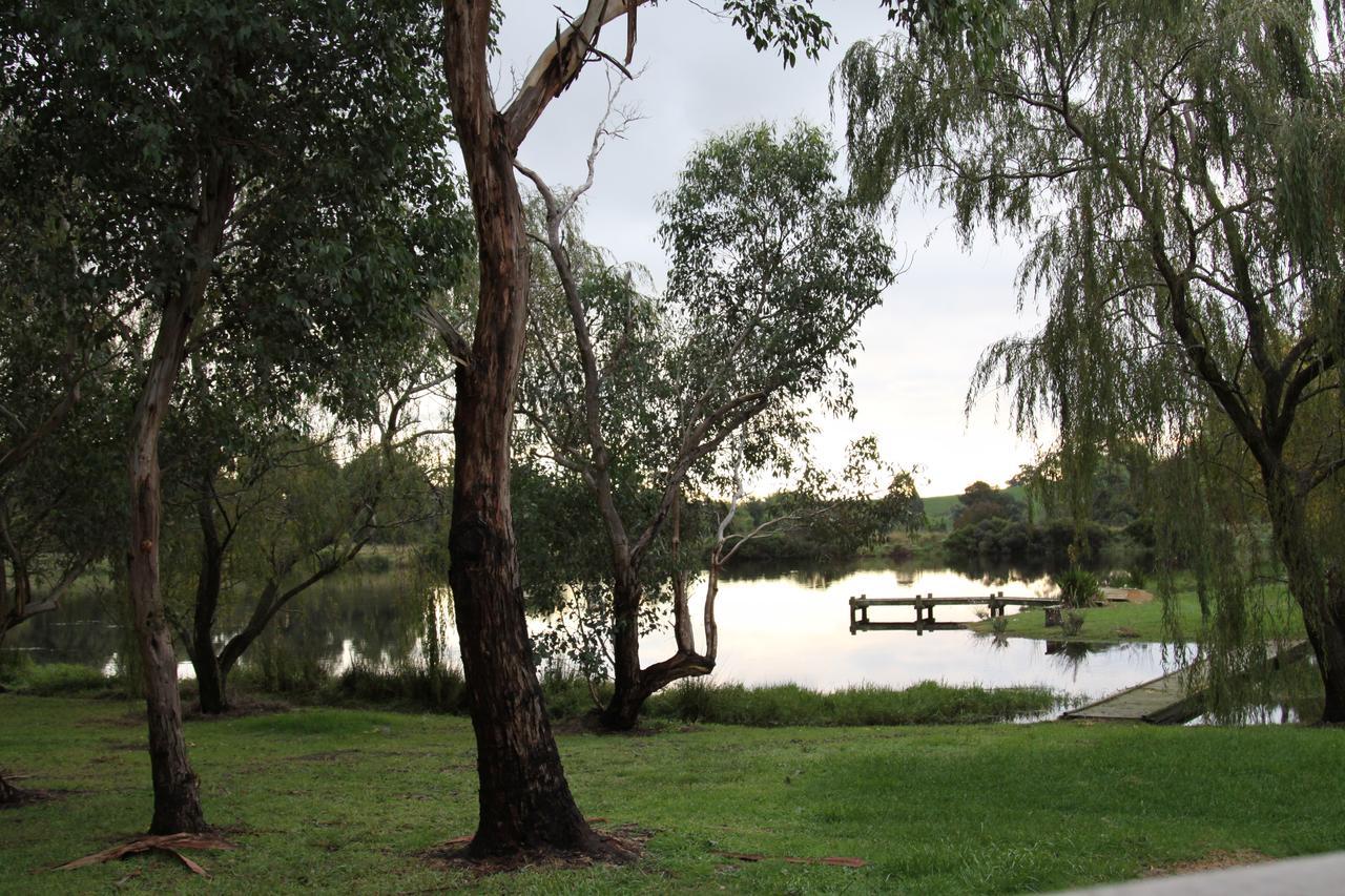 Little Lake Cottage Nyora Luaran gambar