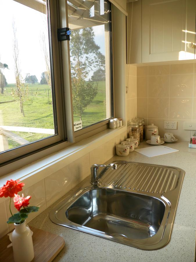 Little Lake Cottage Nyora Luaran gambar
