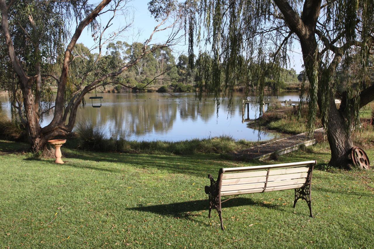 Little Lake Cottage Nyora Luaran gambar